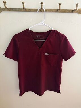 FIGS Women's V-Neck Scrub Top in Burgundy
